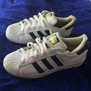 ADIDAS Fish head  preown good condition sz7us